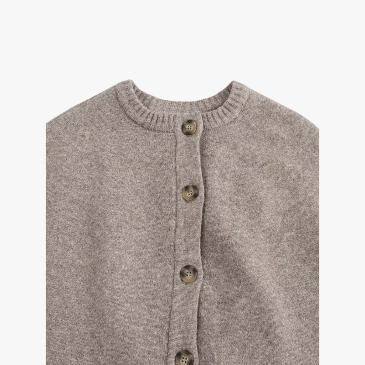 Chloë | Strick-Cape mit Knöpfen und Gestuftem Saum