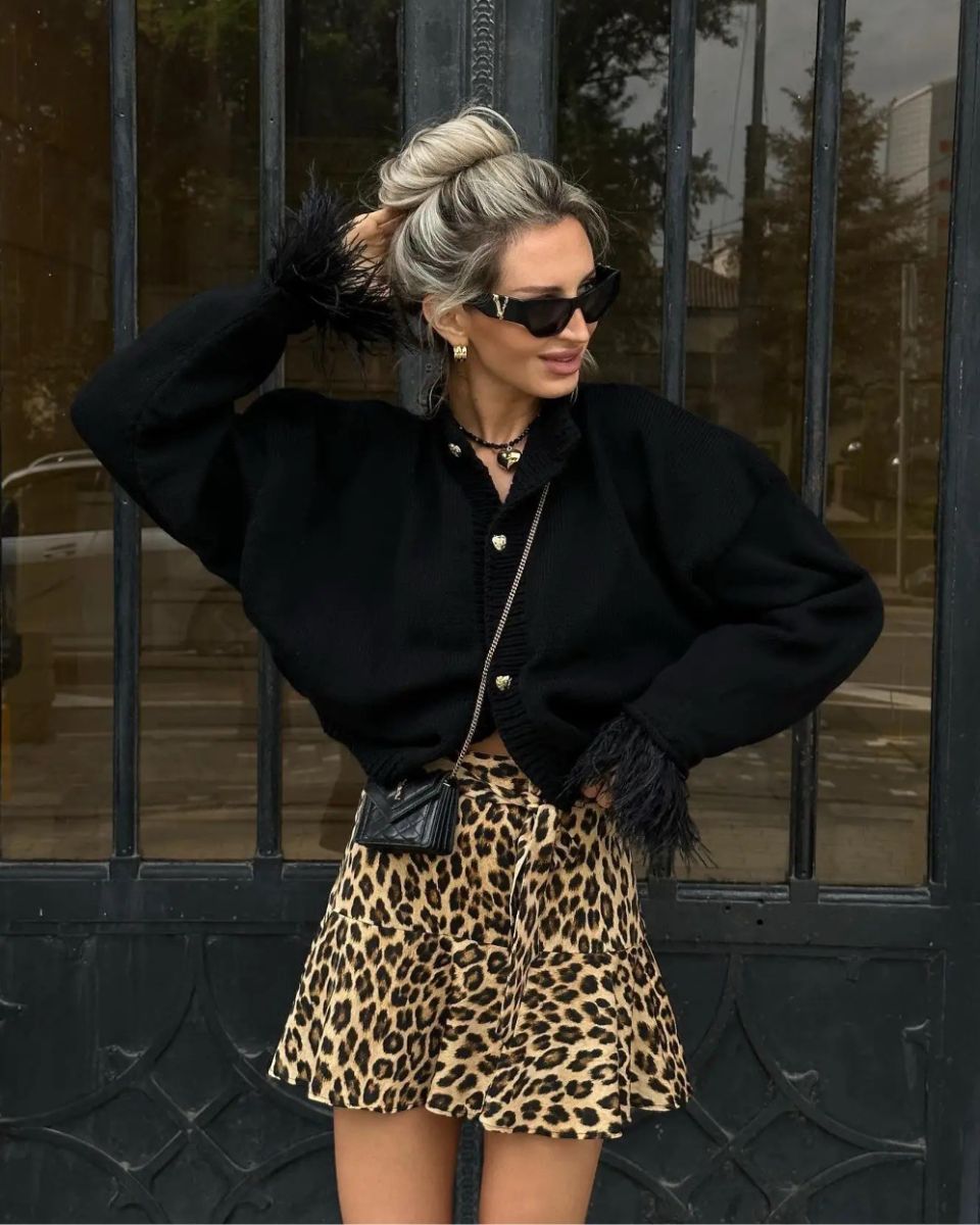 Manon | Strickjacke mit Knöpfen und Federärmeln