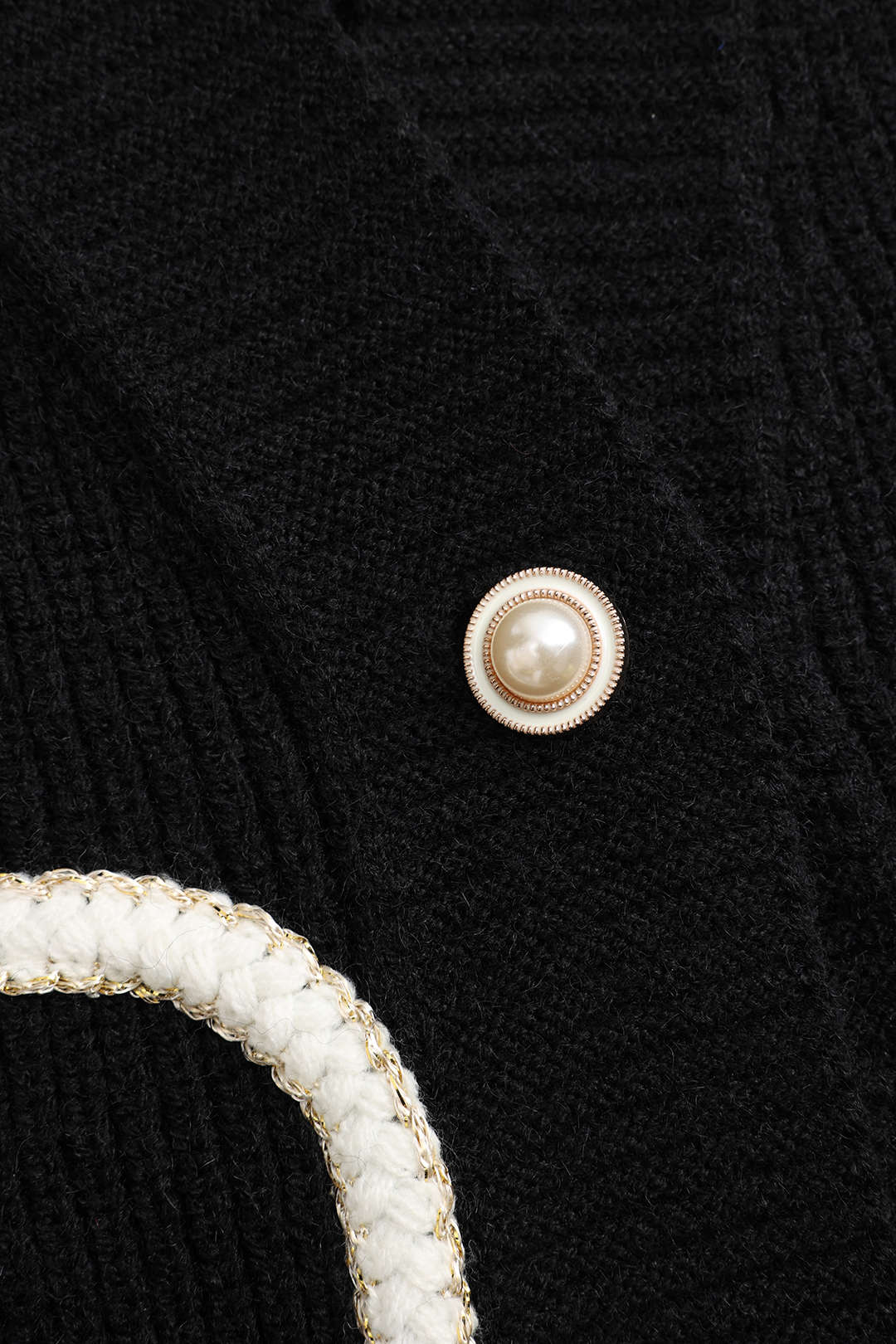 Ella | Schwarzer Strick-Cardigan mit Denim-Patches – Der perfekte Mix aus Komfort und Stil