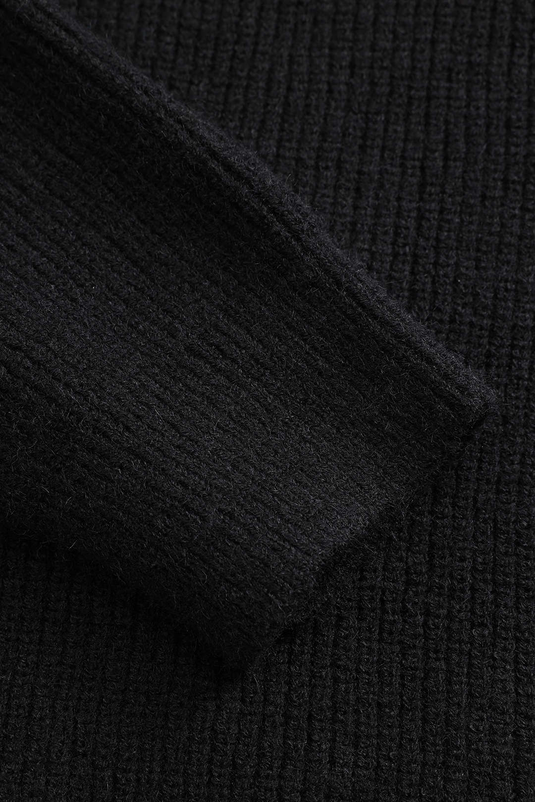 Ella | Schwarzer Strick-Cardigan mit Denim-Patches – Der perfekte Mix aus Komfort und Stil