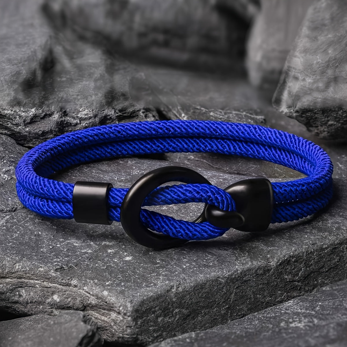 Stilvolles handgefertigtes Seilarmband für Männer - perfekt für einen lässigen Herbstlook!